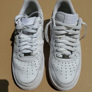 Nike Air Force 1 ‘07 Low Triple White Mens Sz 8 Retro Sneakers AF1 CW2288-111